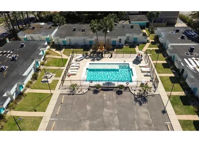 Island Waterway District 2 Miles From Apartment *