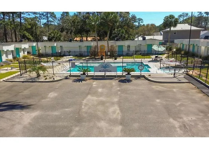 Island Waterway District 2 Miles From *